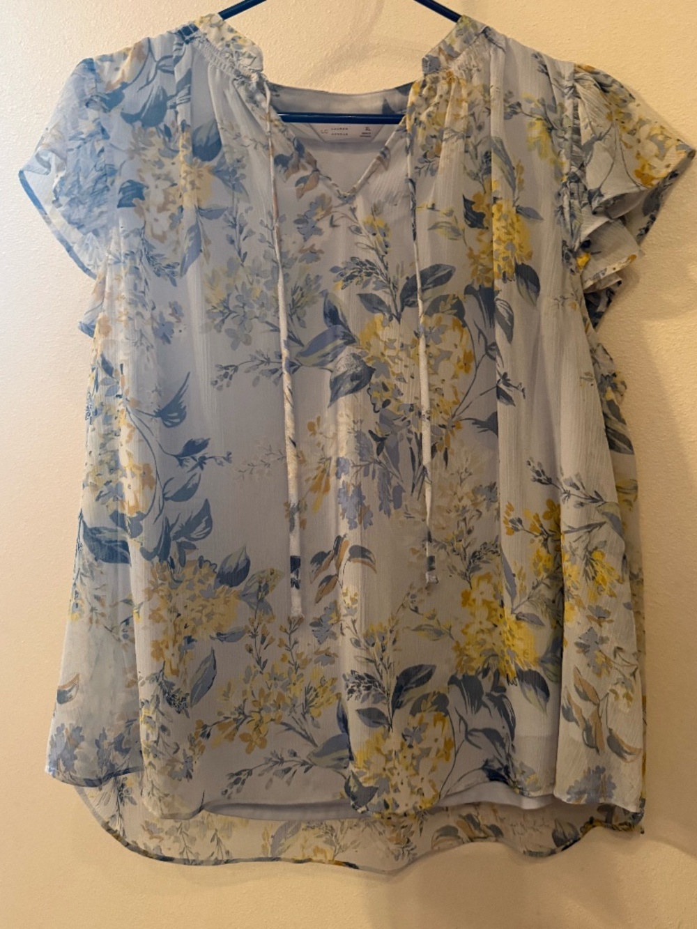 LC Lauren Conrad Light Blue Floral V-Neck Flutter Sleeve Blouse